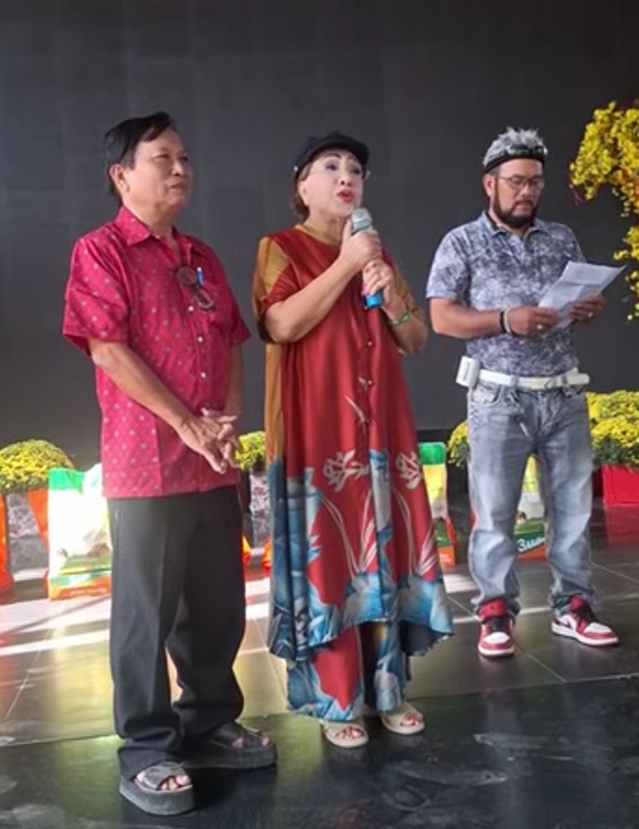 Nữ NSND bỏ tiền túi làm 1 việc, nói thẳng: "Tôi mong những năm tới không gặp lại quý vị"- Ảnh 1. Nữ NSND bỏ tiền túi làm 1 việc, nói thẳng: "Tôi mong những năm tới không gặp lại quý vị"- Ảnh 1.