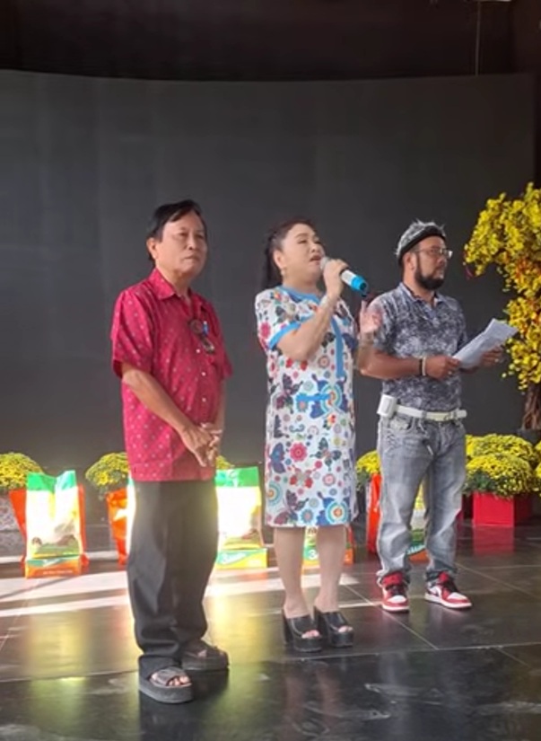 Nữ NSND bỏ tiền túi làm 1 việc, nói thẳng: "Tôi mong những năm tới không gặp lại quý vị"- Ảnh 2. Nữ NSND bỏ tiền túi làm 1 việc, nói thẳng: "Tôi mong những năm tới không gặp lại quý vị"- Ảnh 2.