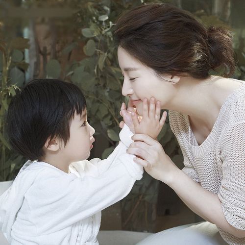 Nếu mẹ đang c&oacute; những kiểu h&agrave;nh xử n&agrave;y, đừng tr&aacute;ch v&igrave; sao con kh&ocirc;ng nghe lời - Ảnh 1.