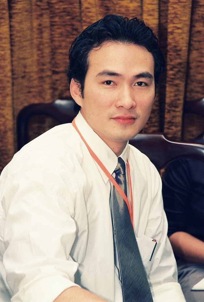 Nam nghệ sĩ cưới vợ đại gia k&eacute;m 16 tuổi, bỏ showbiz, l&agrave;m gi&aacute;m đốc bảo t&agrave;ng, biệt thự trải khắp TP.HCM - Ảnh 2.