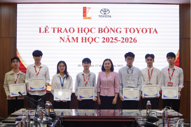 Toyota Việt Nam trao 123 suất học bổng năm 2025, tiếp nối h&agrave;nh tr&igrave;nh 29 năm đầu tư bền bỉ cho nguồn nh&acirc;n lực tương lai- Ảnh 1.
