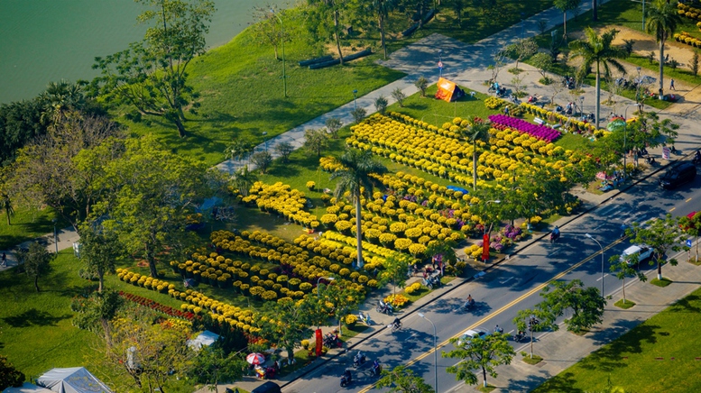 Nhộn nhịp chợ hoa Xu&acirc;n ở Cố đ&ocirc; Huế- Ảnh 2.