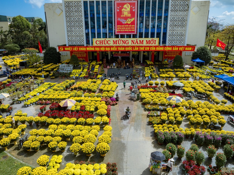 Nhộn nhịp chợ hoa Xu&acirc;n ở Cố đ&ocirc; Huế- Ảnh 6.