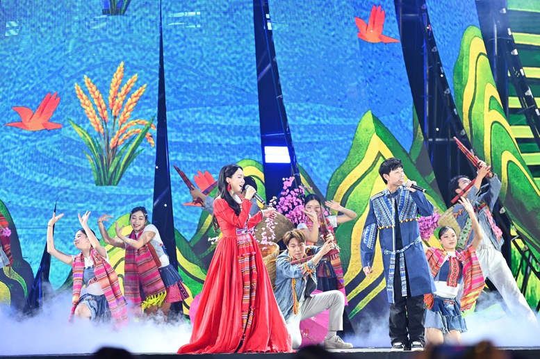 Thủ tướng: Chuyển đổi từ 'ưu ti&ecirc;n' sang 'tin y&ecirc;u' v&agrave; 'tự h&agrave;o' khi d&ugrave;ng h&agrave;ng Việt Nam- Ảnh 7.