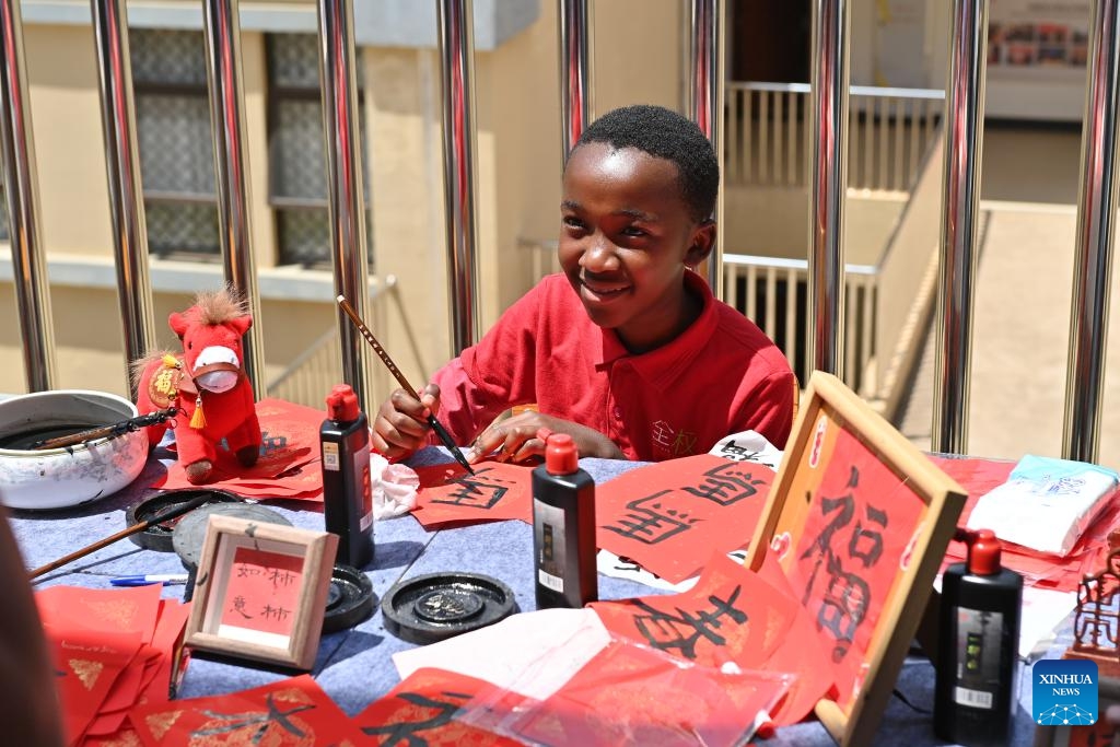 Kh&ocirc;ng chỉ ở Việt Nam v&agrave; Trung Quốc, cả thế giới đang nhộn nhịp đ&oacute;n Tết Nguy&ecirc;n đ&aacute;n 2026 như thế n&agrave;y!- Ảnh 8.