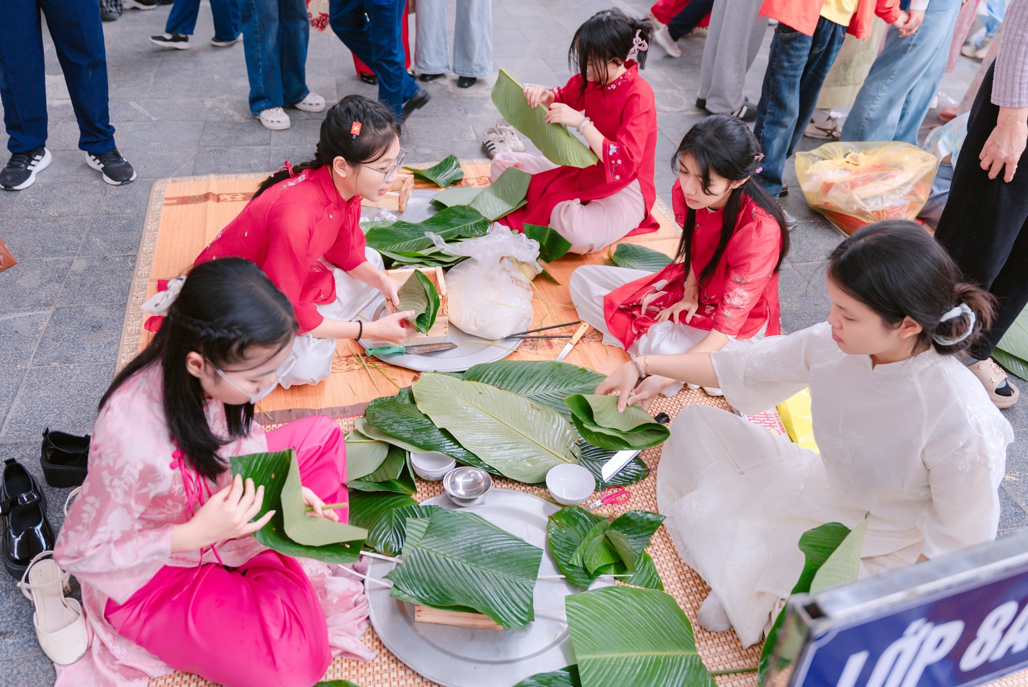 Từ những chiếc bánh chưng nghĩa tình, giữ trọn hồn Tết Việt- Ảnh 3. Từ những chiếc bánh chưng nghĩa tình, giữ trọn hồn Tết Việt- Ảnh 3.