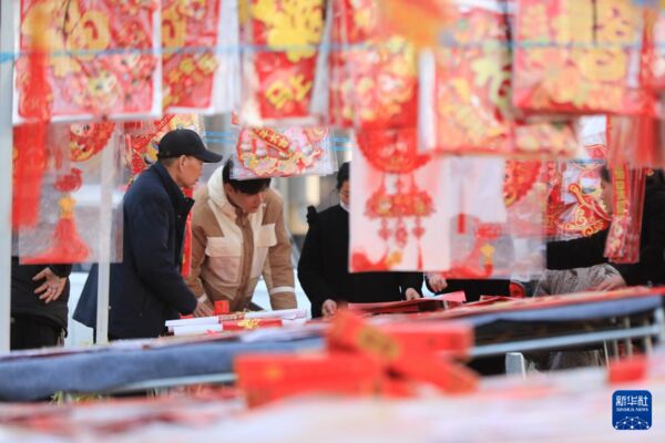 Đ&atilde; qu&aacute; mệt v&igrave; phải diễn, mọi người bắt đầu "sống thật" ng&agrave;y Tết - Ảnh 1.