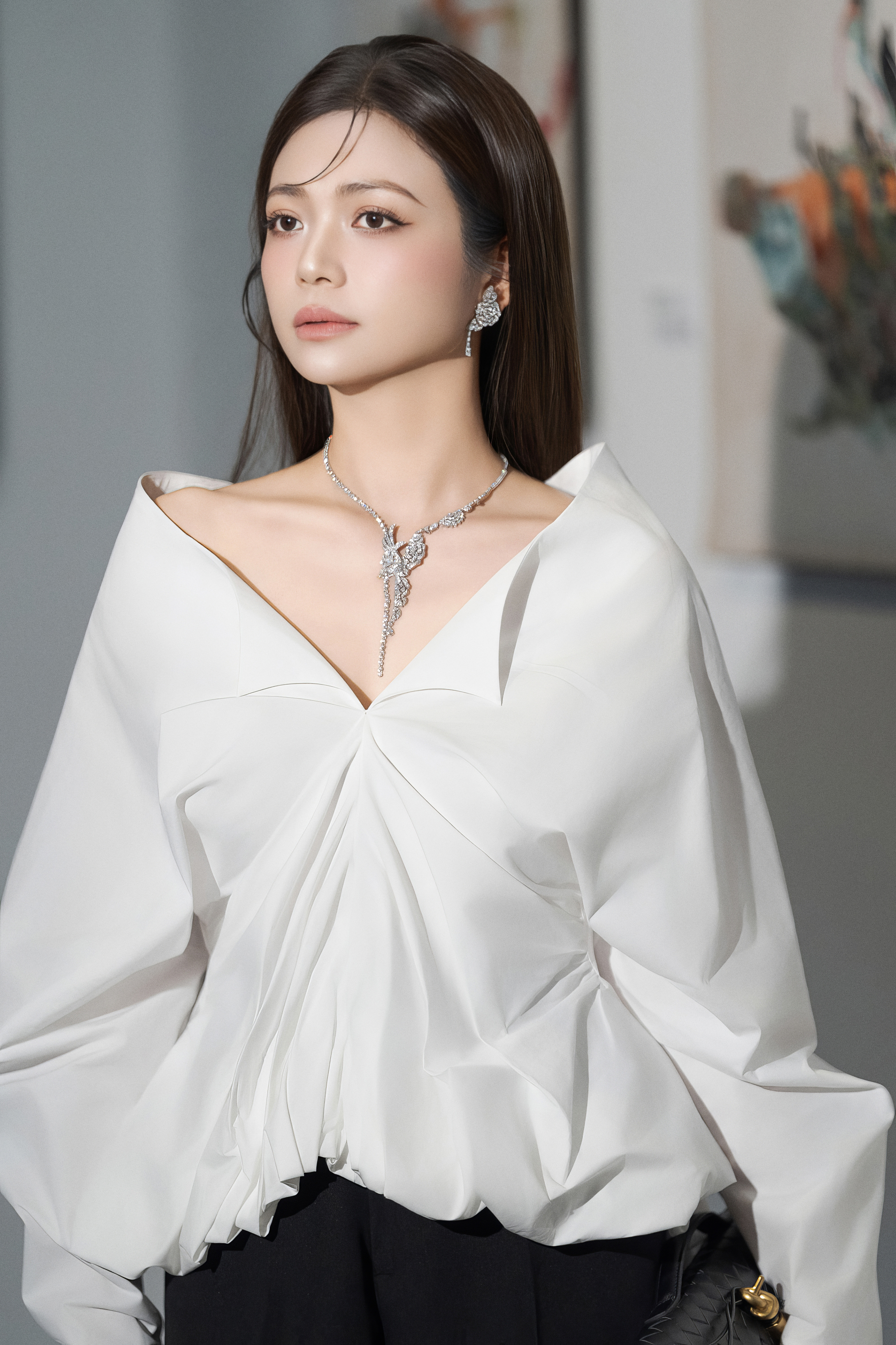 Kiều Anh và những thước lụa kể câu chuyện của một người phụ nữ đủ "chín" - Ảnh 8.