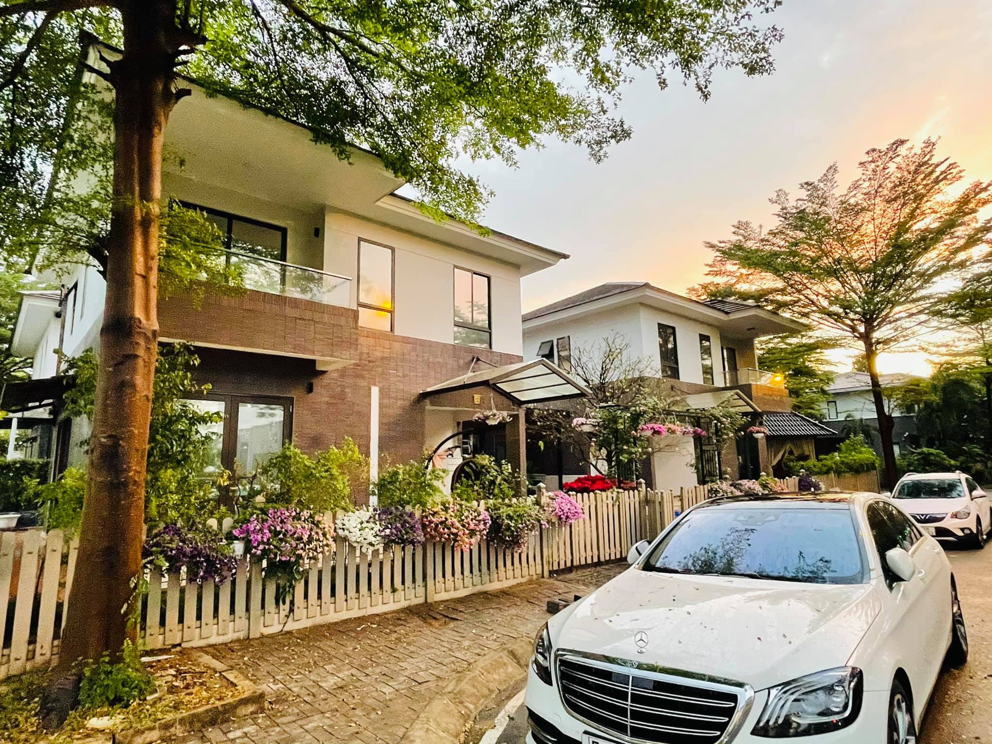 Nữ nghệ sĩ làm mẹ đơn thân vì yêu ai cũng khổ, 40 tuổi tự sinh con, sở hữu biệt thự 20 tỷ ở TP.HCM- Ảnh 3. Nữ nghệ sĩ làm mẹ đơn thân vì yêu ai cũng khổ, 40 tuổi tự sinh con, sở hữu biệt thự 20 tỷ ở TP.HCM- Ảnh 3.