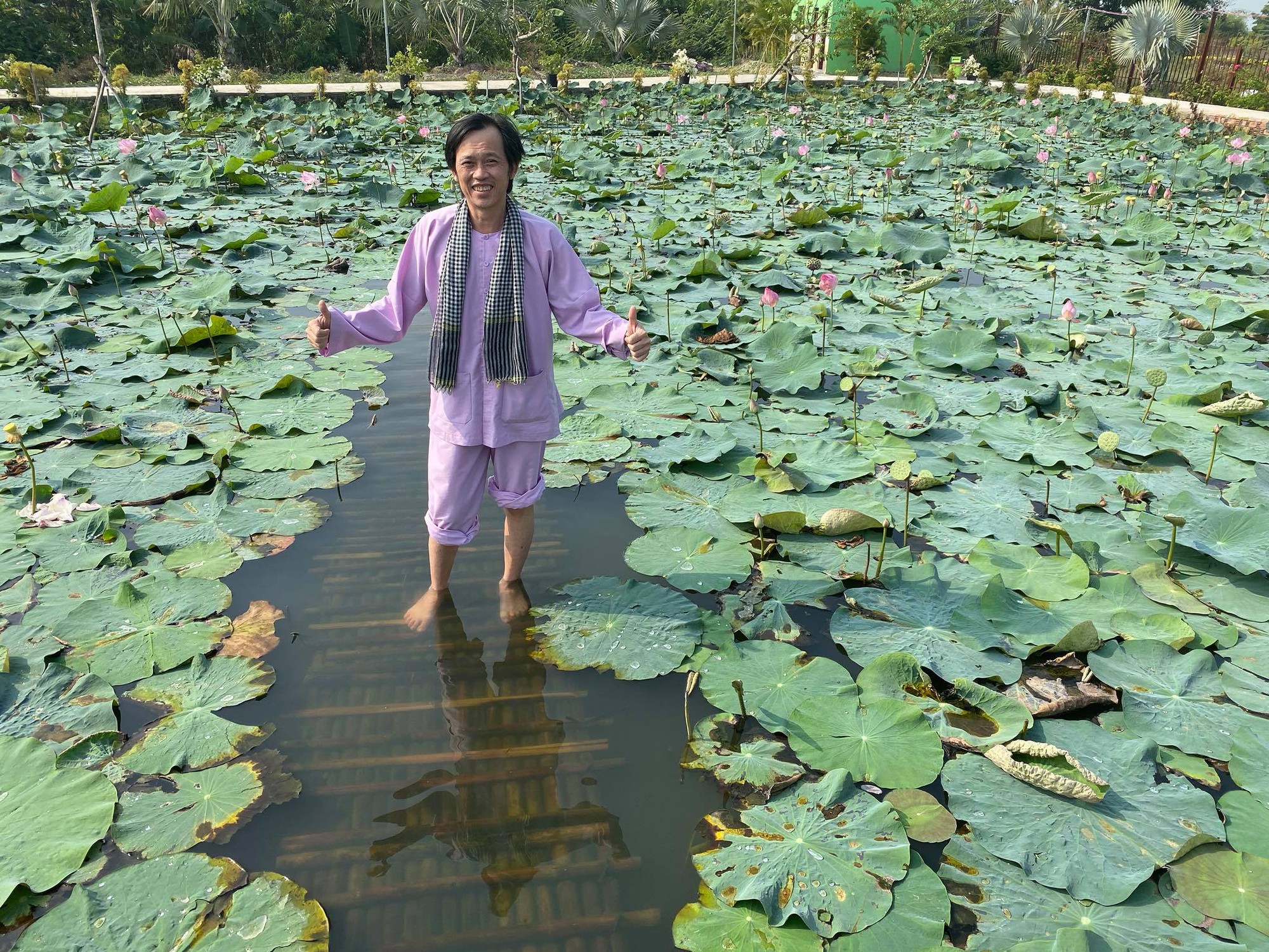 Cuộc sống của 2 "vua hài kịch" nổi tiếng nhất Việt Nam, sở hữu nhà thờ trăm tỷ, thích ăn dưa muối, cá khô- Ảnh 10. Cuộc sống của 2 "vua hài kịch" nổi tiếng nhất Việt Nam, sở hữu nhà thờ trăm tỷ, thích ăn dưa muối, cá khô- Ảnh 10.