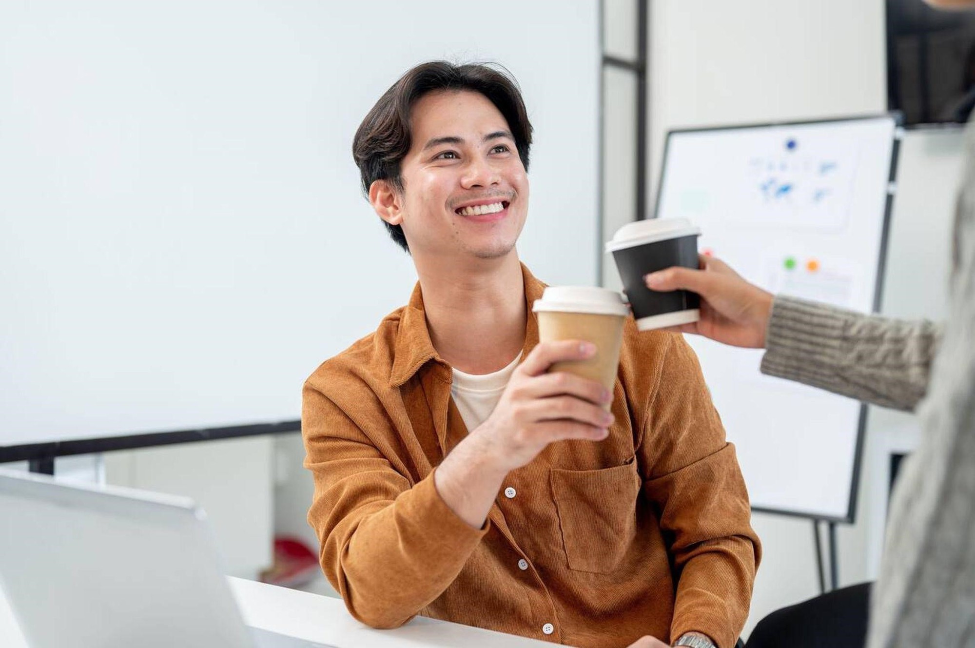 Hội c&ocirc;ng sở v&agrave; trăm sắc th&aacute;i 'đ&oacute;n Tết' chốn văn ph&ograve;ng- Ảnh 3.