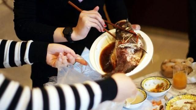 Mắc 2 loại ung thư trong 3 năm, người đ&agrave;n &ocirc;ng &acirc;n hận: "Gi&aacute; như t&ocirc;i tr&aacute;nh xa 5 th&oacute;i quen ăn uống n&agrave;y sớm hơn!"- Ảnh 2.