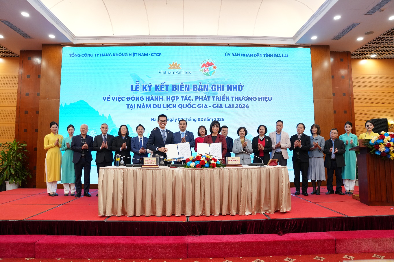 Vietnam Airlines hợp t&aacute;c c&ugrave;ng Cục Du lịch Quốc gia Việt Nam ra mắt chuỗi hoạt động &ldquo;Bay cao kh&aacute;t vọng Việt Nam&rdquo;- Ảnh 1.