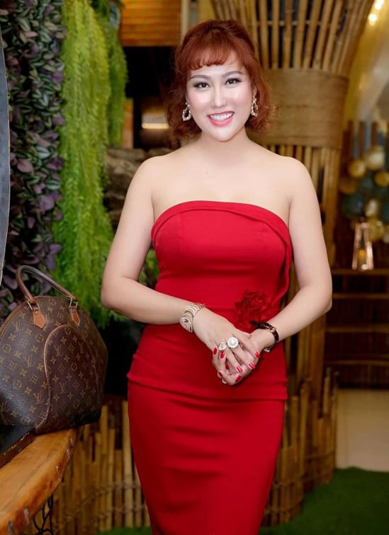 Đại gia miền T&acirc;y si m&ecirc; mẹ đơn th&acirc;n U55 l&agrave; nghệ sĩ, Ph&oacute; Viện trưởng - Ảnh 1.