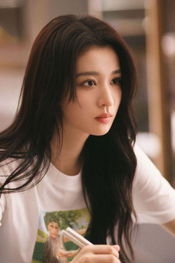 Đằng sau vẻ đẹp thần ti&ecirc;n tỷ tỷ của mỹ nh&acirc;n mệnh danh "Tiểu Lưu Diệc Phi" l&agrave; b&iacute; quyết giữ da trong veo khiến ai cũng muốn học theo- Ảnh 1.