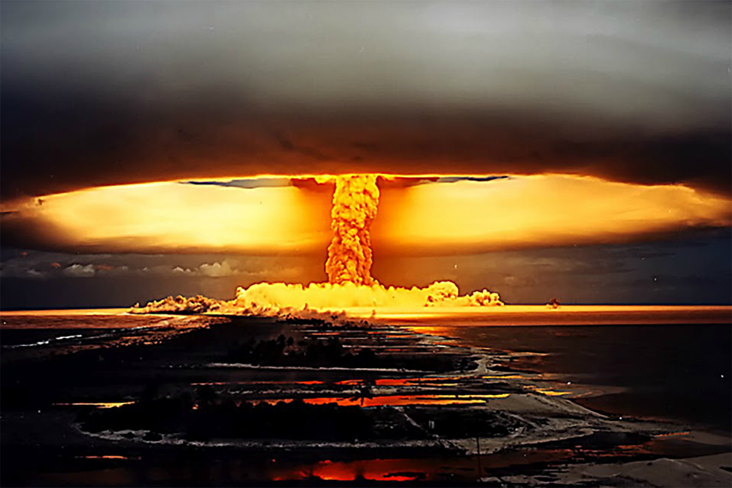 Cho 3 hệ thống chatbot nổi tiếng thử ngoại giao với nhau, cả 3 &ldquo;đứa&rdquo; thi nhau ph&oacute;ng vũ kh&iacute; hạt nh&acirc;n trước - Ảnh 1.