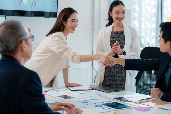 8/3: Giữa những lời tán thưởng, điều phụ nữ thật sự mong chờ là gì? - Ảnh 3.