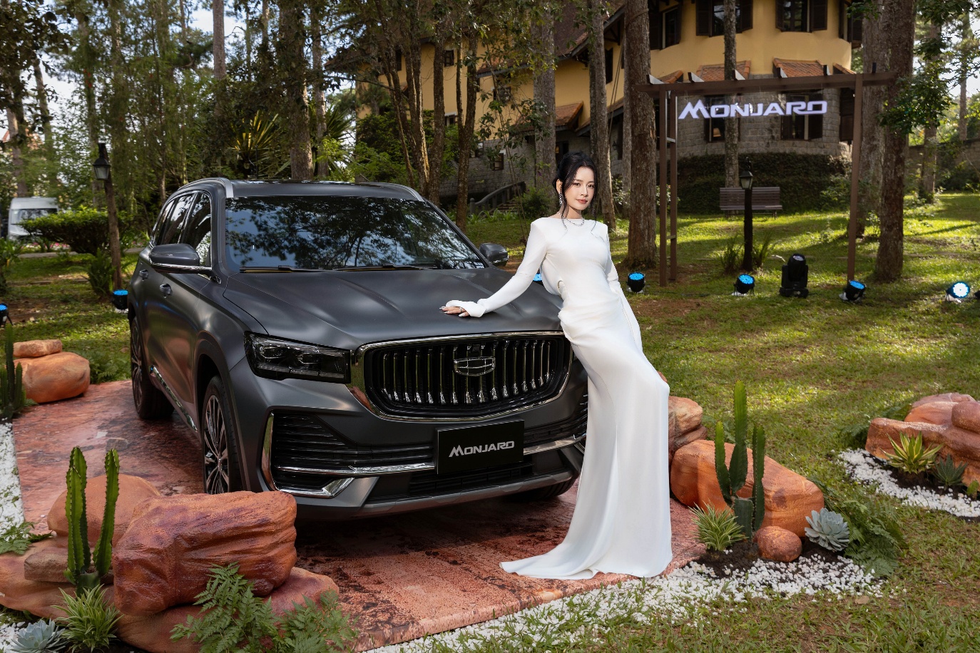 Geely Monjaro định nghĩa lại SUV hạng sang bằng cấu h&igrave;nh khủng v&agrave; mức gi&aacute; sốc - Ảnh 5.
