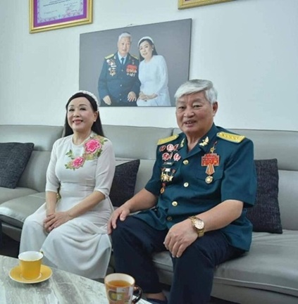 NSND Thu Hiền 74 tuổi: &Iacute;t đi ch&ugrave;a, từ thiện &acirc;m thầm v&agrave; vi&ecirc;n m&atilde;n b&ecirc;n chồng l&agrave; anh h&ugrave;ng - Ảnh 4.