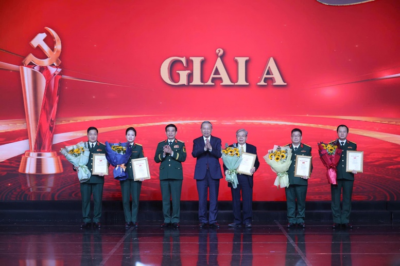 Tổng B&iacute; thư T&ocirc; L&acirc;m dự tổng kết, trao giải cuộc thi 'Vững bước dưới cờ Đảng'- Ảnh 3.