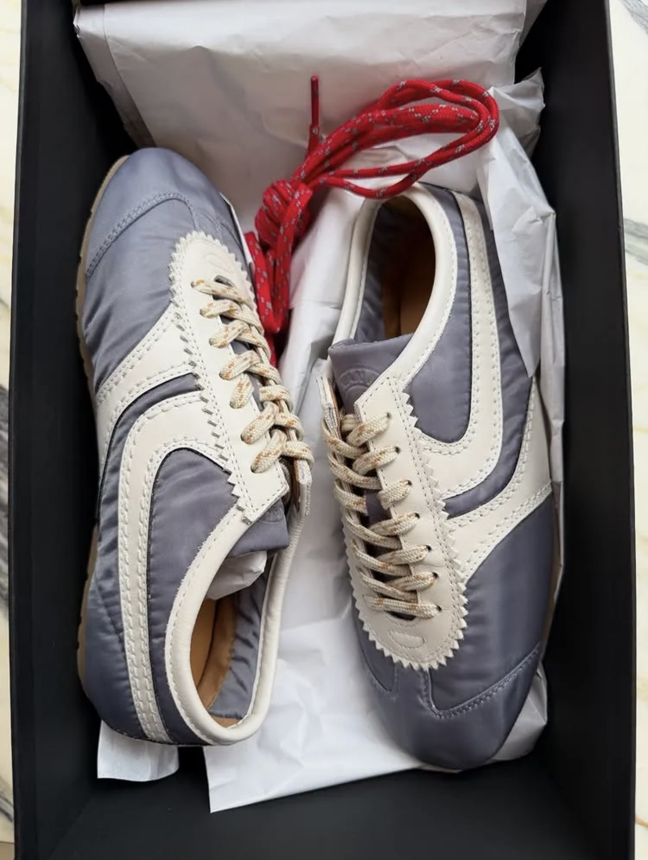 Hot trend 2026 gọi t&ecirc;n gi&agrave;y satin: Từ gi&agrave;y b&uacute;p b&ecirc; tới sneakers đều xinh cỡ n&agrave;y, bảo sao MXH m&ecirc; đắm!- Ảnh 4.