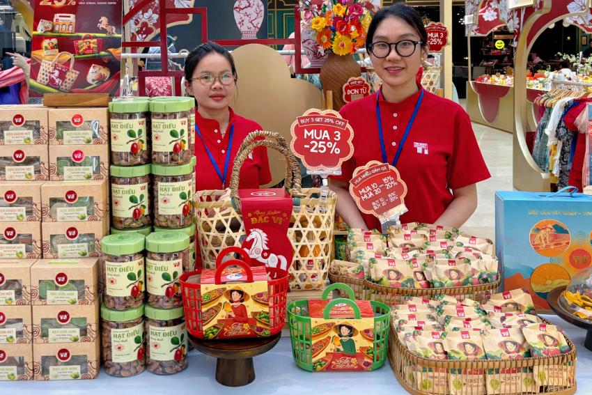 Giỏ Qu&agrave; Tết Việt 2026: Tinh Nguy&ecirc;n tạo dấu ấn tại Saigon Centre & Takashimaya- Ảnh 2.