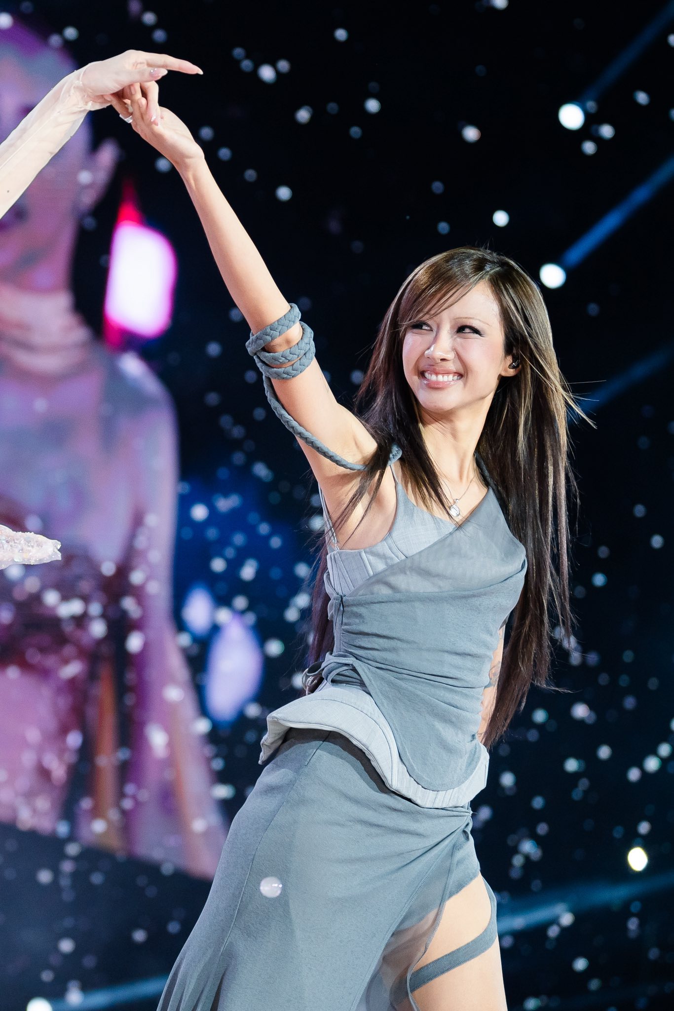 &ldquo;Nữ ho&agrave;ng rap Việt&rdquo; b&ugrave;ng nổ visual ở tuổi 36, phải chăng nhờ 1 thay đổi tr&ecirc;n mặt?- Ảnh 7.