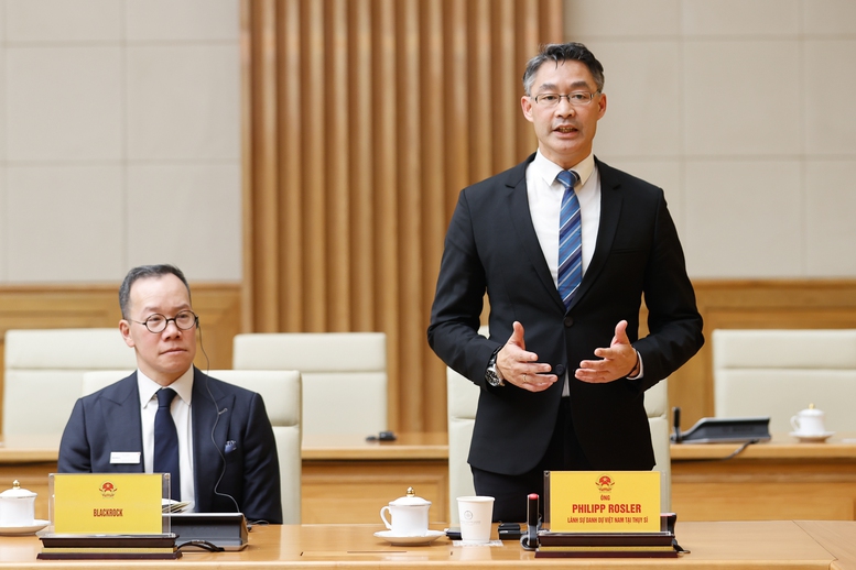 Thủ tướng Phạm Minh Ch&iacute;nh l&agrave;m việc với Đo&agrave;n doanh nghiệp Thuỵ Sĩ v&agrave; ch&acirc;u &Acirc;u- Ảnh 5.