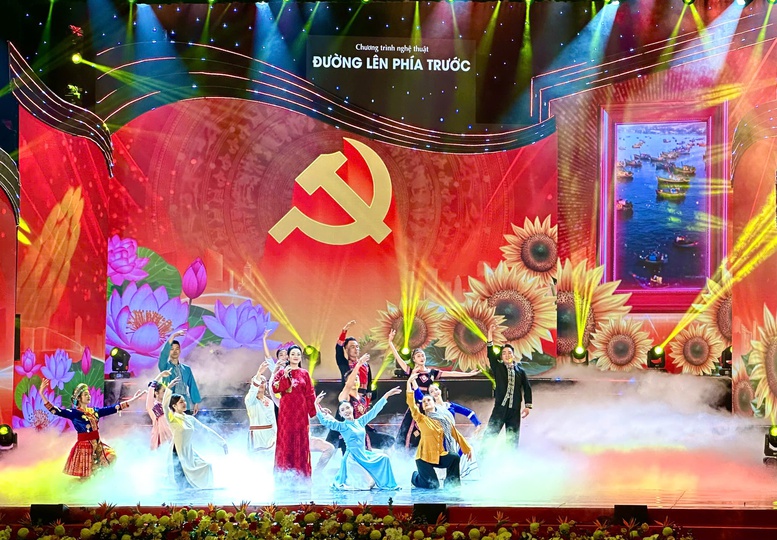 Chương tr&igrave;nh nghệ thuật 'Đường l&ecirc;n ph&iacute;a trước' ch&agrave;o mừng Ng&agrave;y th&agrave;nh lập Đảng Cộng sản Việt Nam- Ảnh 2.