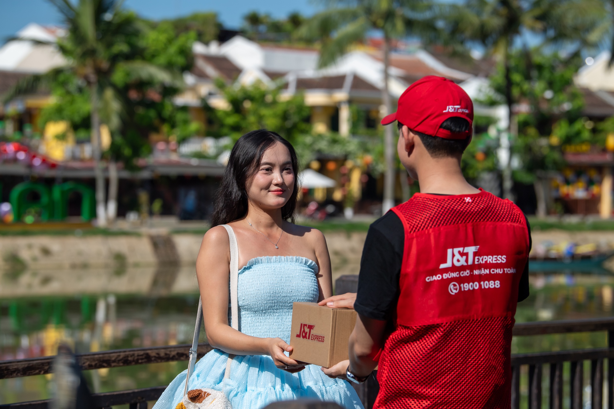 Valentine trong kỷ nguy&ecirc;n số: xa mặt nhưng kh&ocirc;ng c&aacute;ch l&ograve;ng chỉ với một chạm - Ảnh 1.