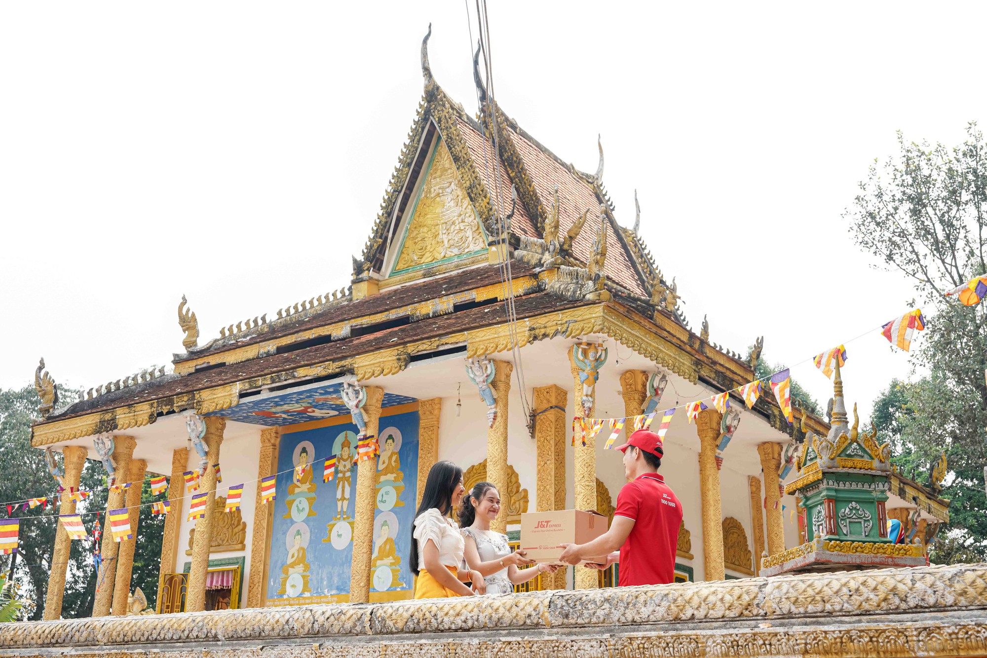 Valentine trong kỷ nguy&ecirc;n số: xa mặt nhưng kh&ocirc;ng c&aacute;ch l&ograve;ng chỉ với một chạm - Ảnh 2.