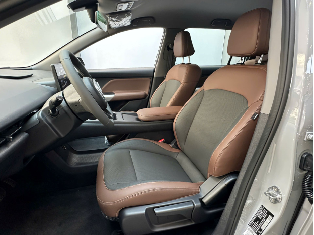 Gia đ&igrave;nh Việt tiết kiệm cả trăm triệu đồng khi "chốt k&egrave;o" VinFast VF MPV 7 trước Tết - Ảnh 2.