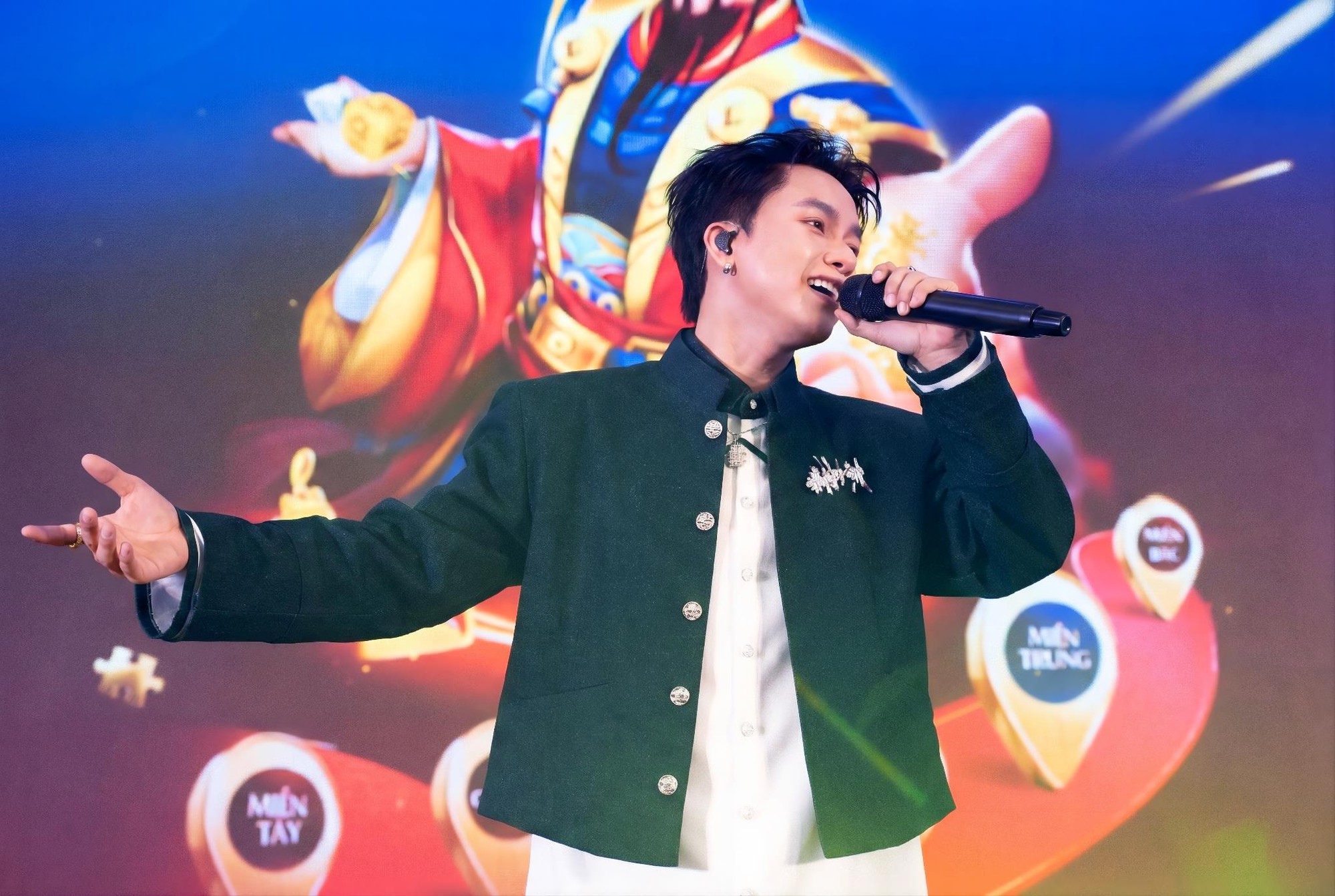 Vui như Tết c&ugrave;ng Isaac, B&ugrave;i C&ocirc;ng Nam tại chuỗi Tọa độ T&iacute;ch lộc xuy&ecirc;n Việt 2026 của PNJ - Ảnh 4.