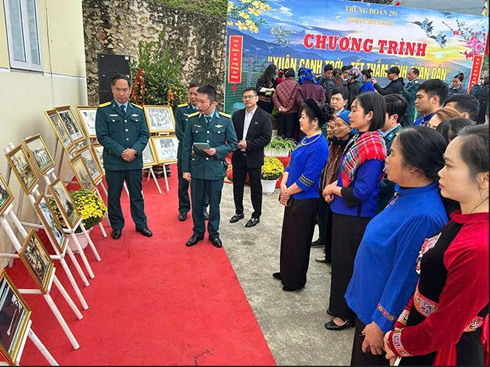 Ấm &aacute;p "Xu&acirc;n canh trời - Tết thắm t&igrave;nh qu&acirc;n d&acirc;n" ở Đo&agrave;n Ph&ograve;ng kh&ocirc;ng H&agrave; Bắc Anh h&ugrave;ng - Ảnh 3.