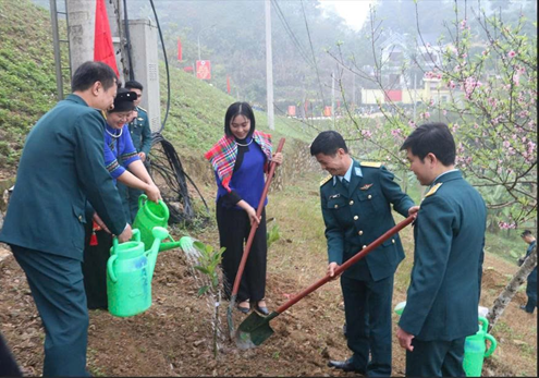 Ấm &aacute;p "Xu&acirc;n canh trời - Tết thắm t&igrave;nh qu&acirc;n d&acirc;n" ở Đo&agrave;n Ph&ograve;ng kh&ocirc;ng H&agrave; Bắc Anh h&ugrave;ng - Ảnh 4.