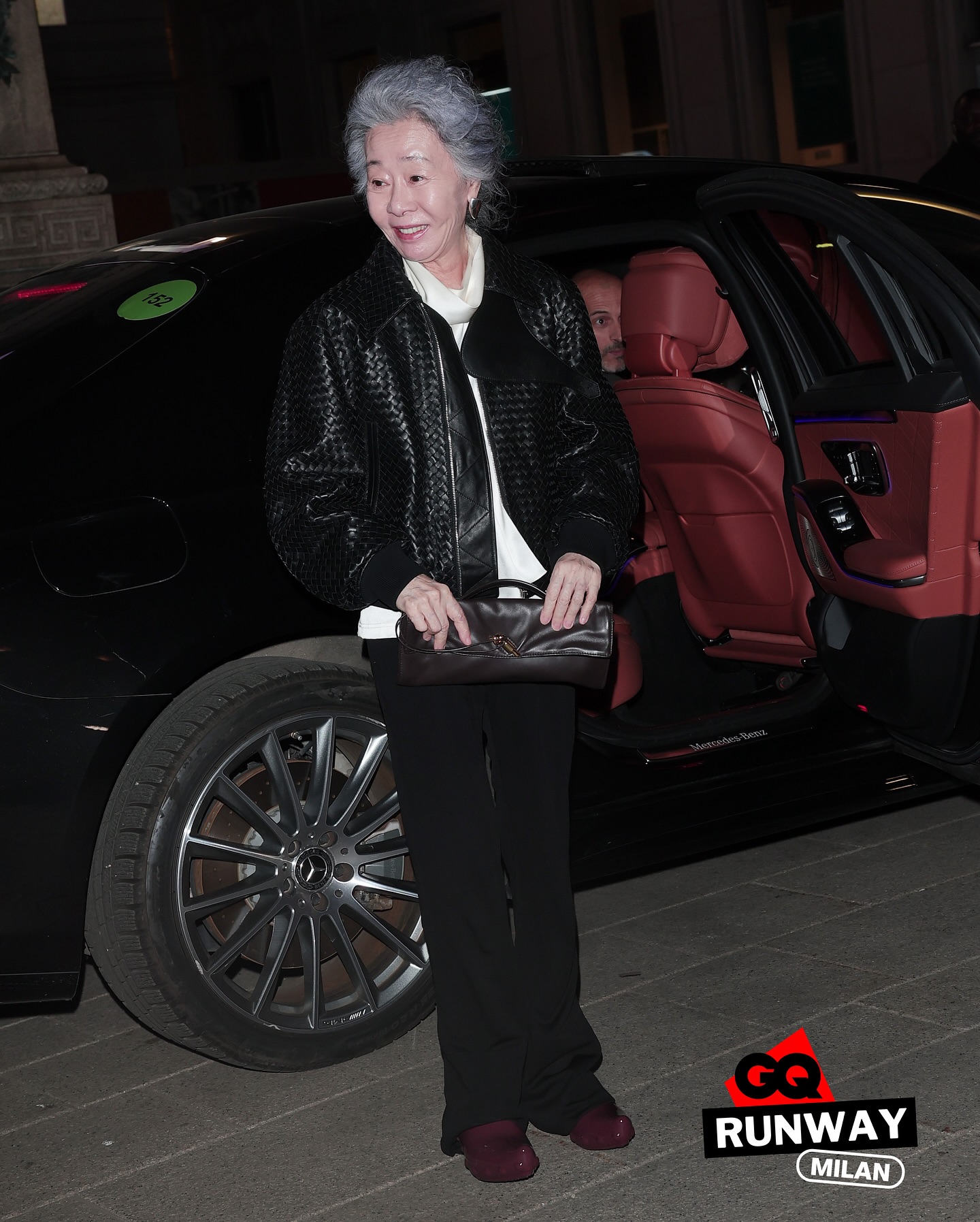 Thư Kỳ và Han So Hee bị "hung thần" hại không trượt phát nào, may ngồi cạnh nhau vẫn đẹp phát sáng- Ảnh 7. Thư Kỳ và Han So Hee bị "hung thần" hại không trượt phát nào, may ngồi cạnh nhau vẫn đẹp phát sáng- Ảnh 7.