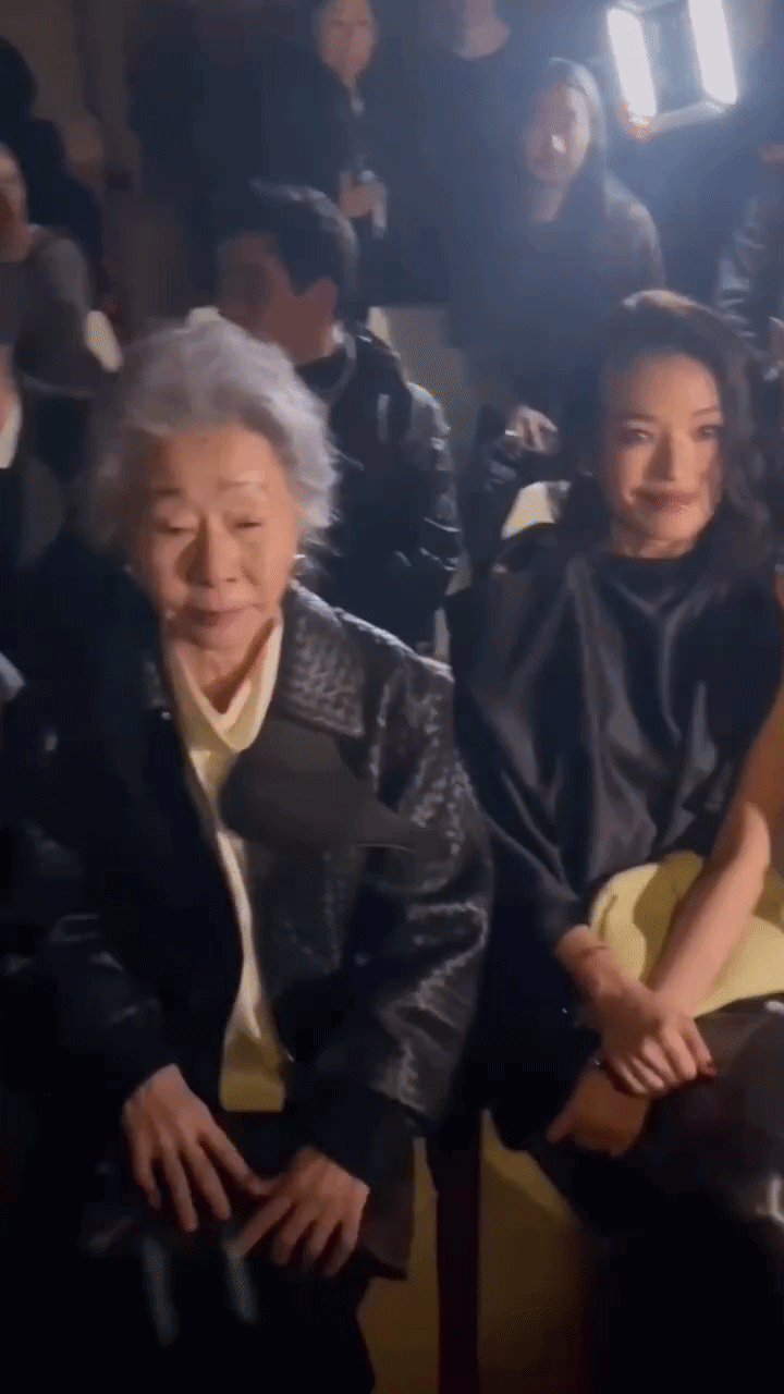 Thư Kỳ và Han So Hee bị "hung thần" hại không trượt phát nào, may ngồi cạnh nhau vẫn đẹp phát sáng- Ảnh 9. Thư Kỳ và Han So Hee bị "hung thần" hại không trượt phát nào, may ngồi cạnh nhau vẫn đẹp phát sáng- Ảnh 9.