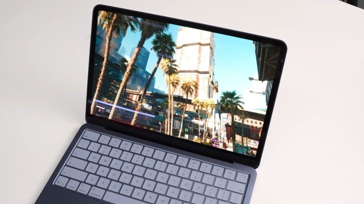 YouTuber thử chạy Cyberpunk 2077 tr&ecirc;n MacBook Neo d&ugrave;ng chip iPhone, kết quả g&acirc;y bất ngờ- Ảnh 1.