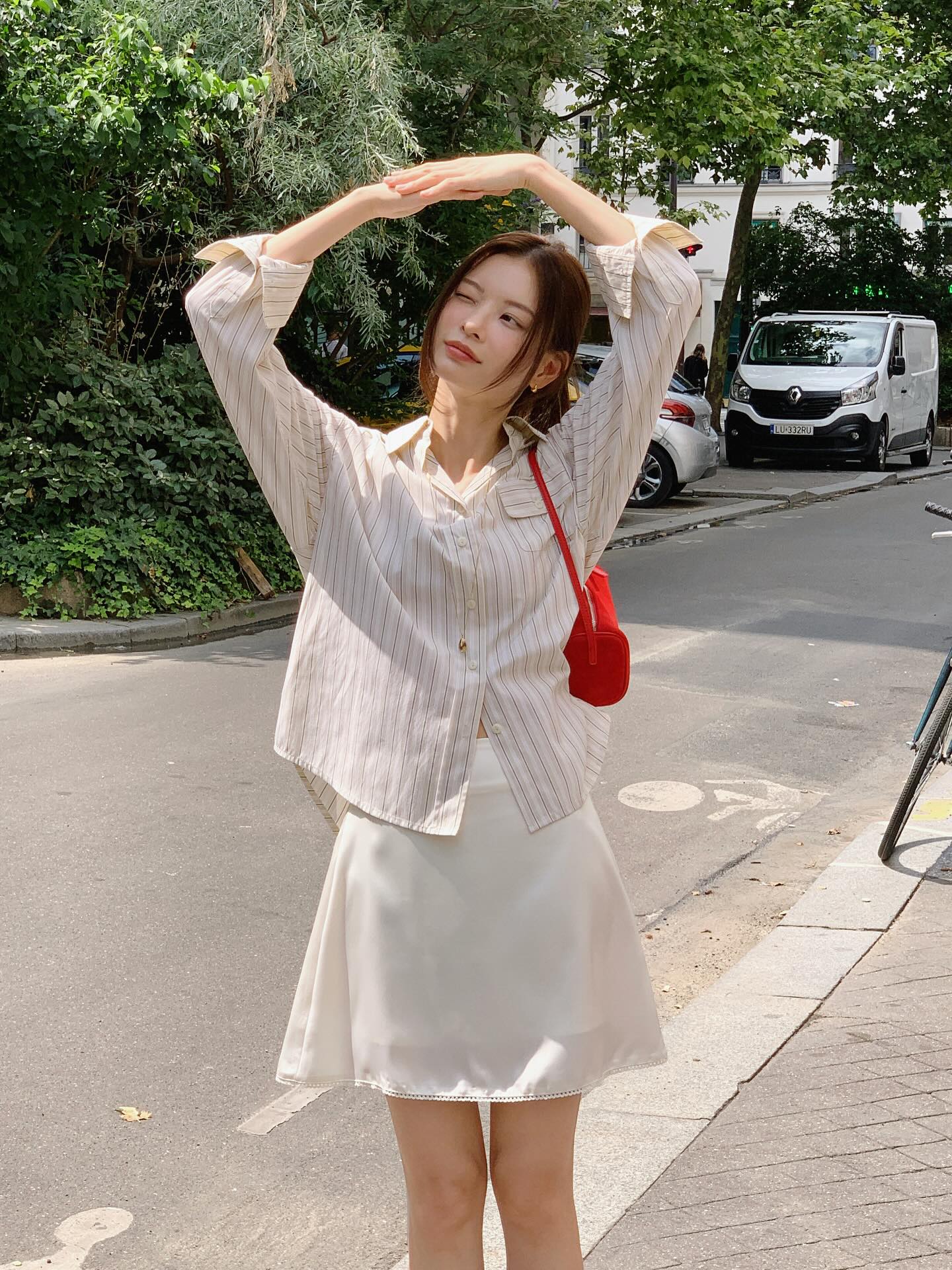 4 kiểu ch&acirc;n v&aacute;y m&ugrave;a h&egrave; cứ mặc l&agrave; trẻ ra 5 tuổi- Ảnh 4.