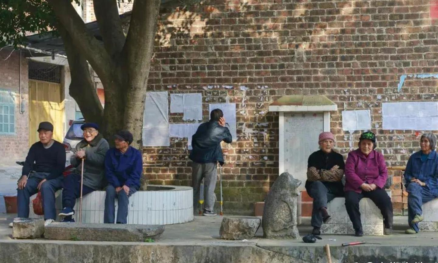 Một tuần về qu&ecirc; chăm chị g&aacute;i, t&ocirc;i thay đổi ho&agrave;n to&agrave;n suy nghĩ: Nghỉ hưu ở qu&ecirc; kh&ocirc;ng chỉ dễ sống m&agrave; c&ograve;n l&agrave; b&agrave;i to&aacute;n t&agrave;i ch&iacute;nh đ&aacute;ng c&acirc;n nhắc- Ảnh 2.