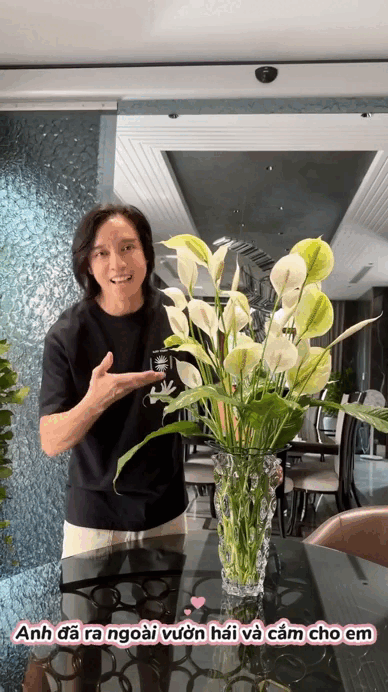 Nữ nghệ sĩ ở biệt thự 300 tỷ: 8/3 kh&ocirc;ng cần mua hoa v&igrave; ra vườn h&aacute;i l&agrave; c&oacute;- Ảnh 1.