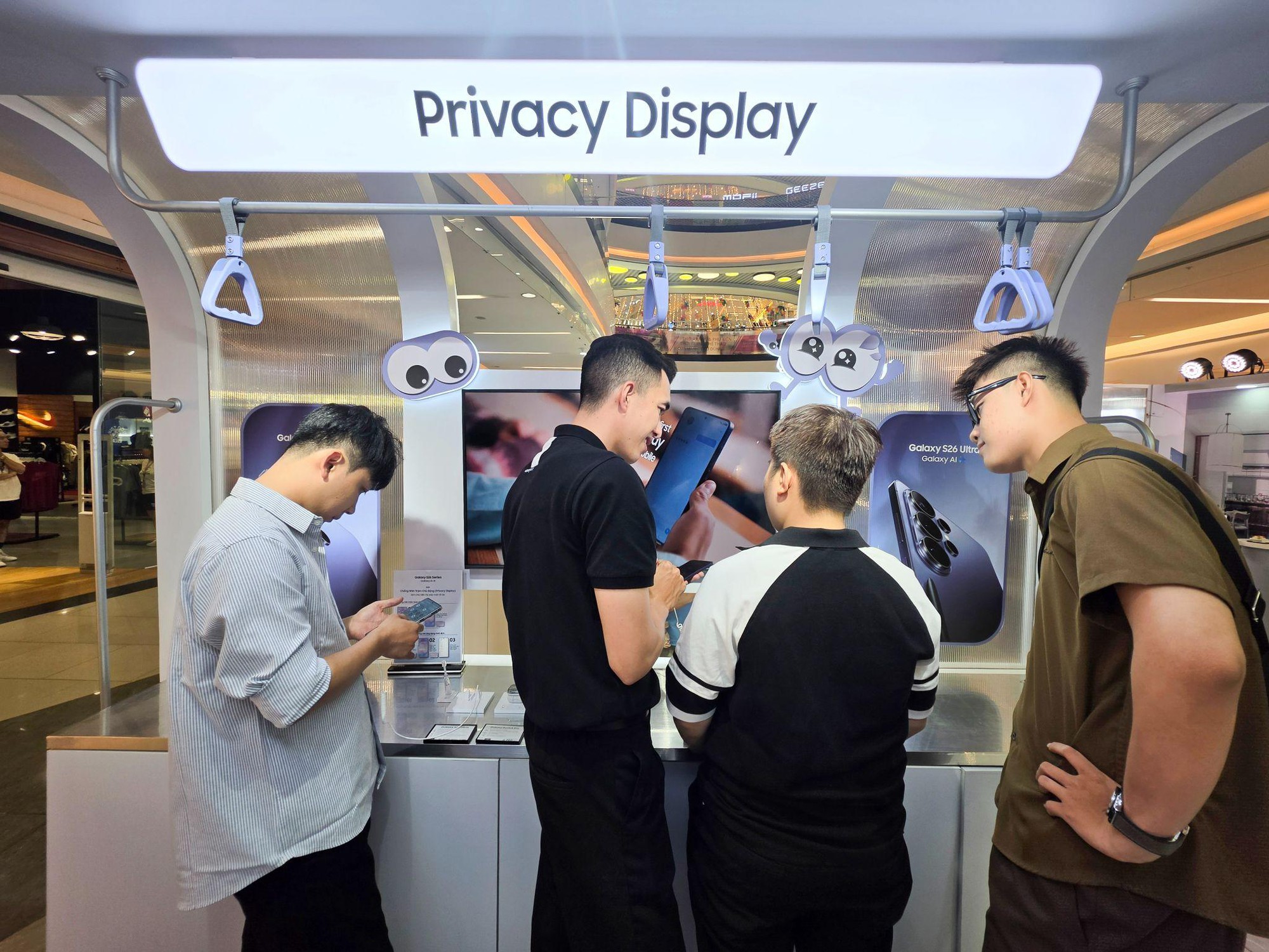 Galaxy S26 Series &ldquo;đổ bộ&rdquo; Vạn Hạnh Mall: &ldquo;Tọa độ mới&rdquo; đỉnh miễn b&agrave;n được d&acirc;n t&igrave;nh nườm nượp - Ảnh 3.