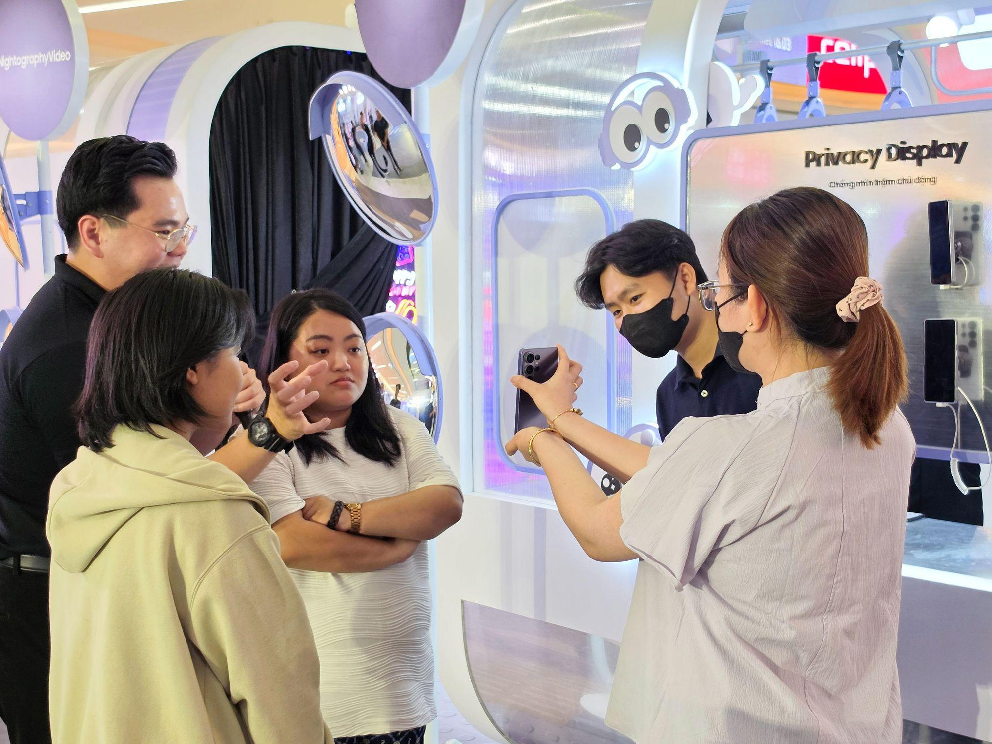 Galaxy S26 Series &ldquo;đổ bộ&rdquo; Vạn Hạnh Mall: &ldquo;Tọa độ mới&rdquo; đỉnh miễn b&agrave;n được d&acirc;n t&igrave;nh nườm nượp - Ảnh 4.