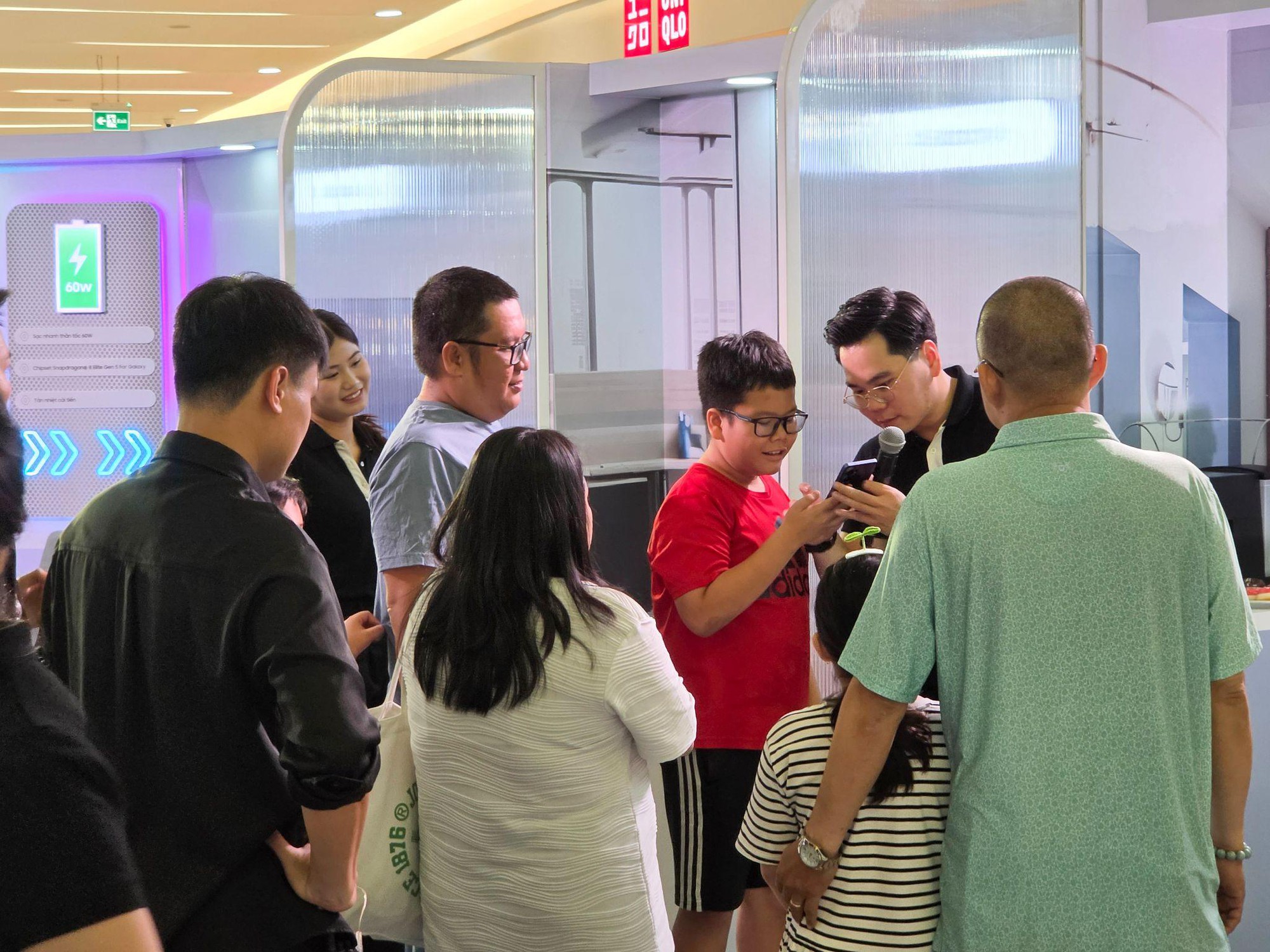 Galaxy S26 Series &ldquo;đổ bộ&rdquo; Vạn Hạnh Mall: &ldquo;Tọa độ mới&rdquo; đỉnh miễn b&agrave;n được d&acirc;n t&igrave;nh nườm nượp - Ảnh 6.