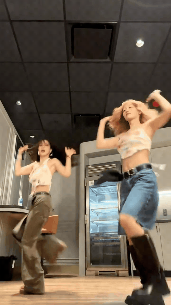 Ca khúc giúp 5 mỹ nhân hết thời "hồi sinh": 6 năm mới vào BXH quốc gia, nhan sắc tài năng có đủ mà vẫn flop- Ảnh 3. Ca khúc giúp 5 mỹ nhân hết thời "hồi sinh": 6 năm mới vào BXH quốc gia, nhan sắc tài năng có đủ mà vẫn flop- Ảnh 3.