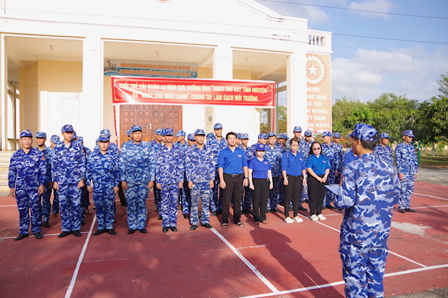 Hải đo&agrave;n 42 thực hiện c&oacute; hiệu quả "Ng&agrave;y thứ bảy t&igrave;nh nguyện, Ng&agrave;y chủ nhật xanh"  - Ảnh 1.