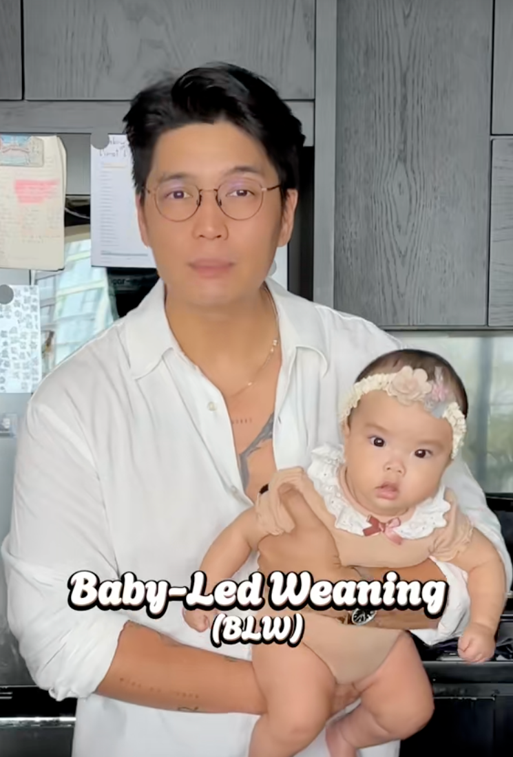 Bố bỉm Huy Trần nấu ăn dặm cho bé Gạo, ái nữ háu ăn đến mức đòi miếng khoai tây vừa hấp xong, khiến ai cũng bật cười- Ảnh 2. Bố bỉm Huy Trần nấu ăn dặm cho bé Gạo, ái nữ háu ăn đến mức đòi miếng khoai tây vừa hấp xong, khiến ai cũng bật cười- Ảnh 2.