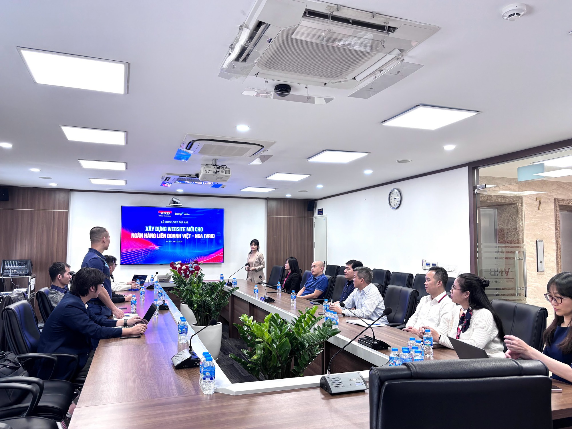 Website ng&acirc;n h&agrave;ng thế hệ mới: VRB chọn Bizfly cho b&agrave;i to&aacute;n t&iacute;ch hợp đa hệ thống - Ảnh 1.