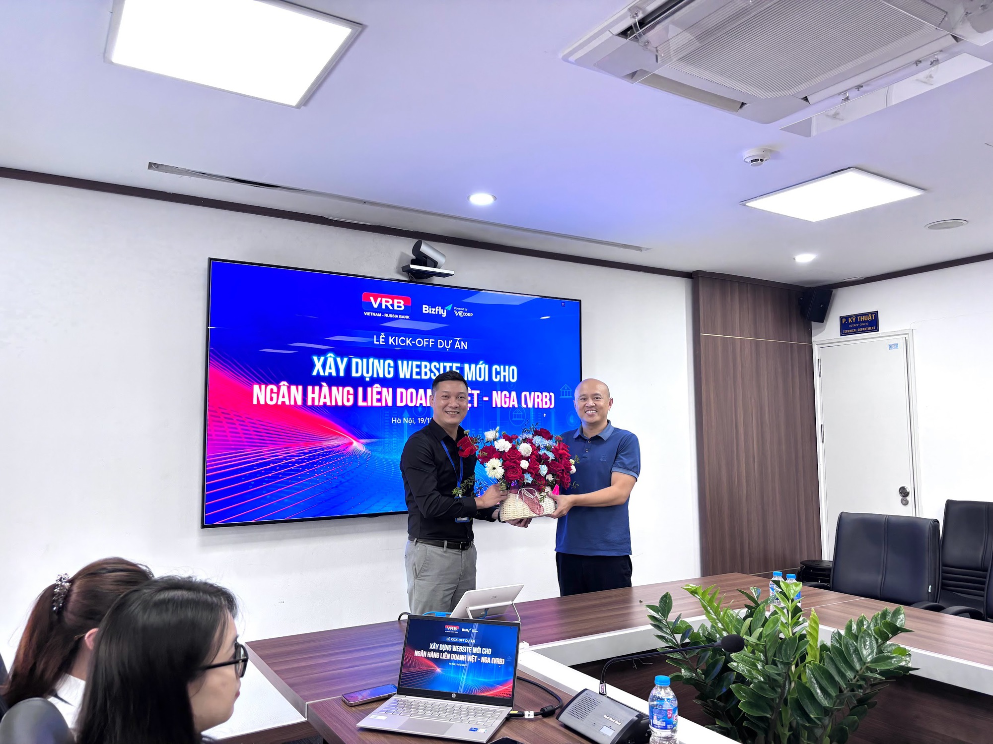 Website ng&acirc;n h&agrave;ng thế hệ mới: VRB chọn Bizfly cho b&agrave;i to&aacute;n t&iacute;ch hợp đa hệ thống - Ảnh 2.