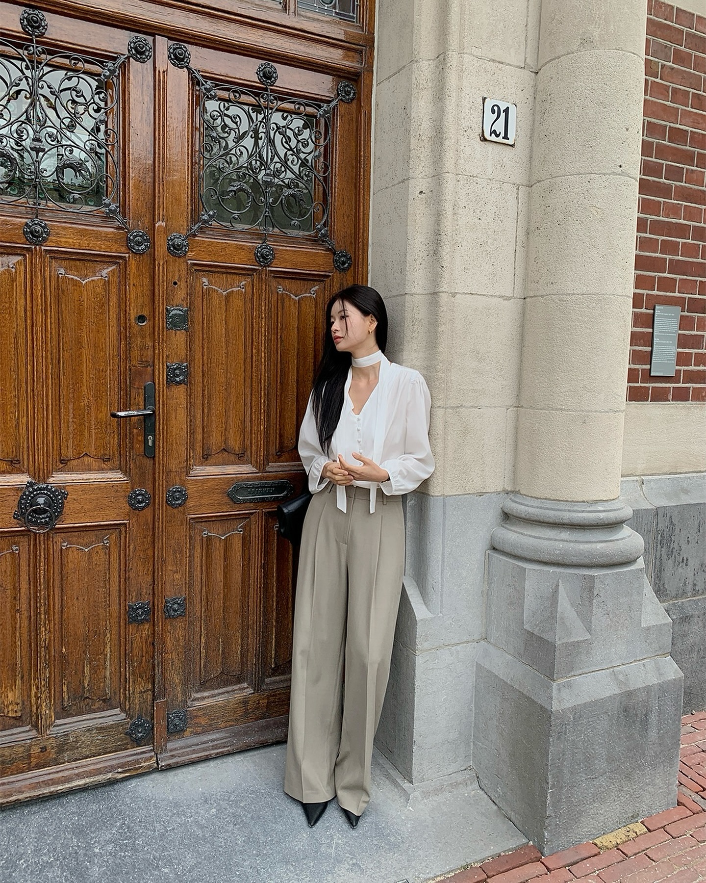 &Ocirc;n lại 4 c&aacute;ch diện quần ống rộng, chị em sẽ mặc đẹp kh&ocirc;ng đối thủ trong m&ugrave;a h&egrave; tới- Ảnh 10.